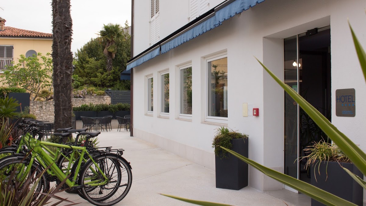 Photo of Hotel Vila Lili